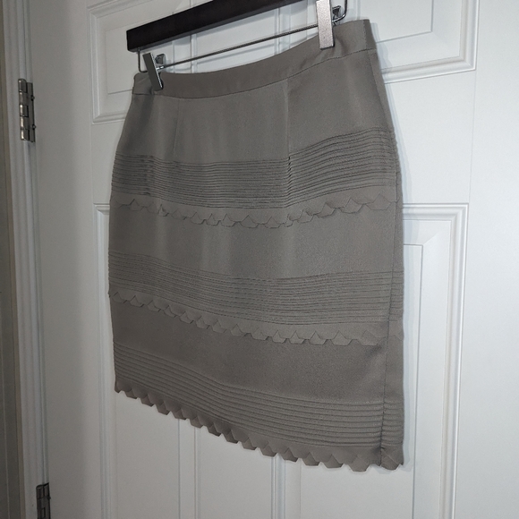 BANANA REPUBLIC Taupe Laser-Cut Scalloped Pintucked Textured Mini Skirt 2 - Picture 9 of 14